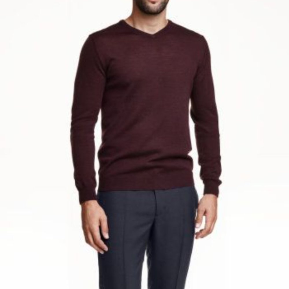 🤍 (2/$30) H&M 100% Wool Burgundy V-neck Sweater